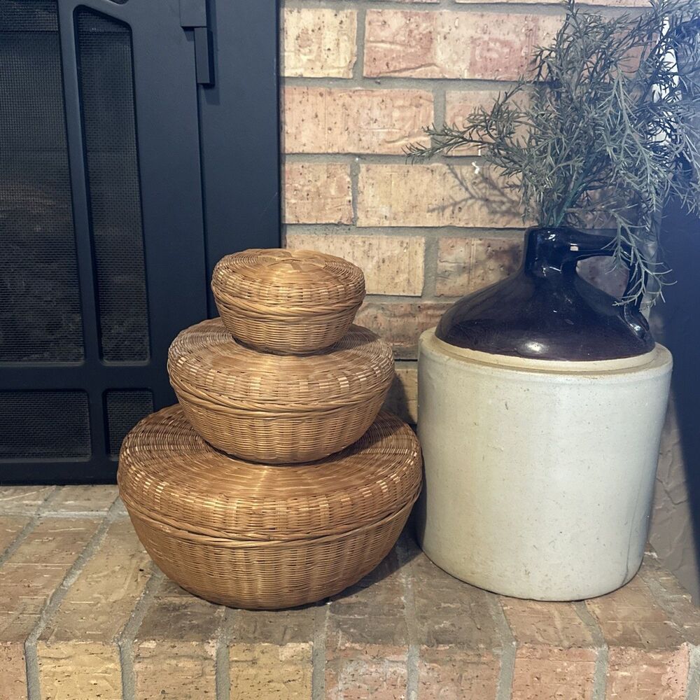 Vintage 70s Boho Handwoven Lidded Nesting Baskets (Set of 3)
